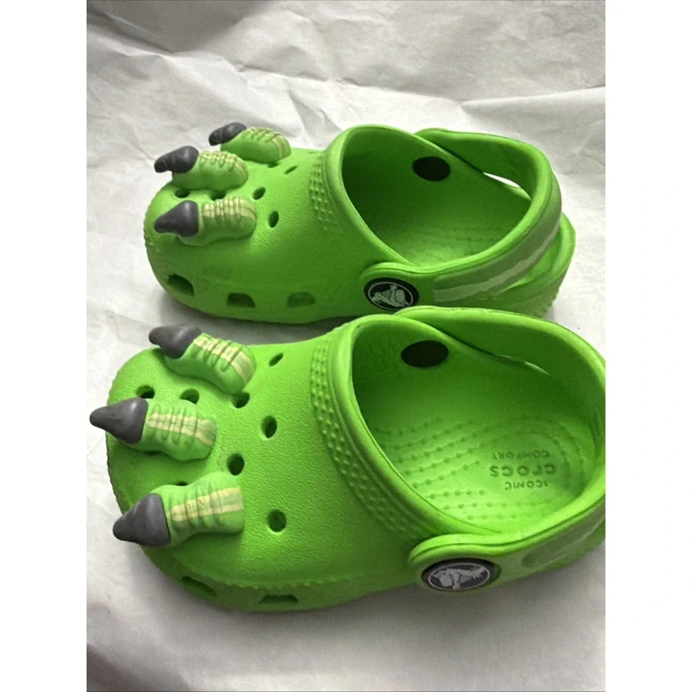 CROCS line green